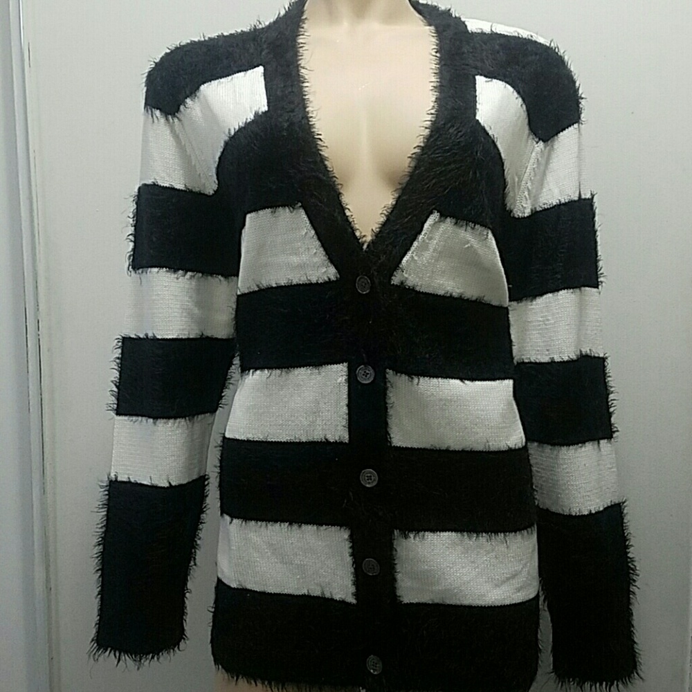 Two by Vince Camuto sweater